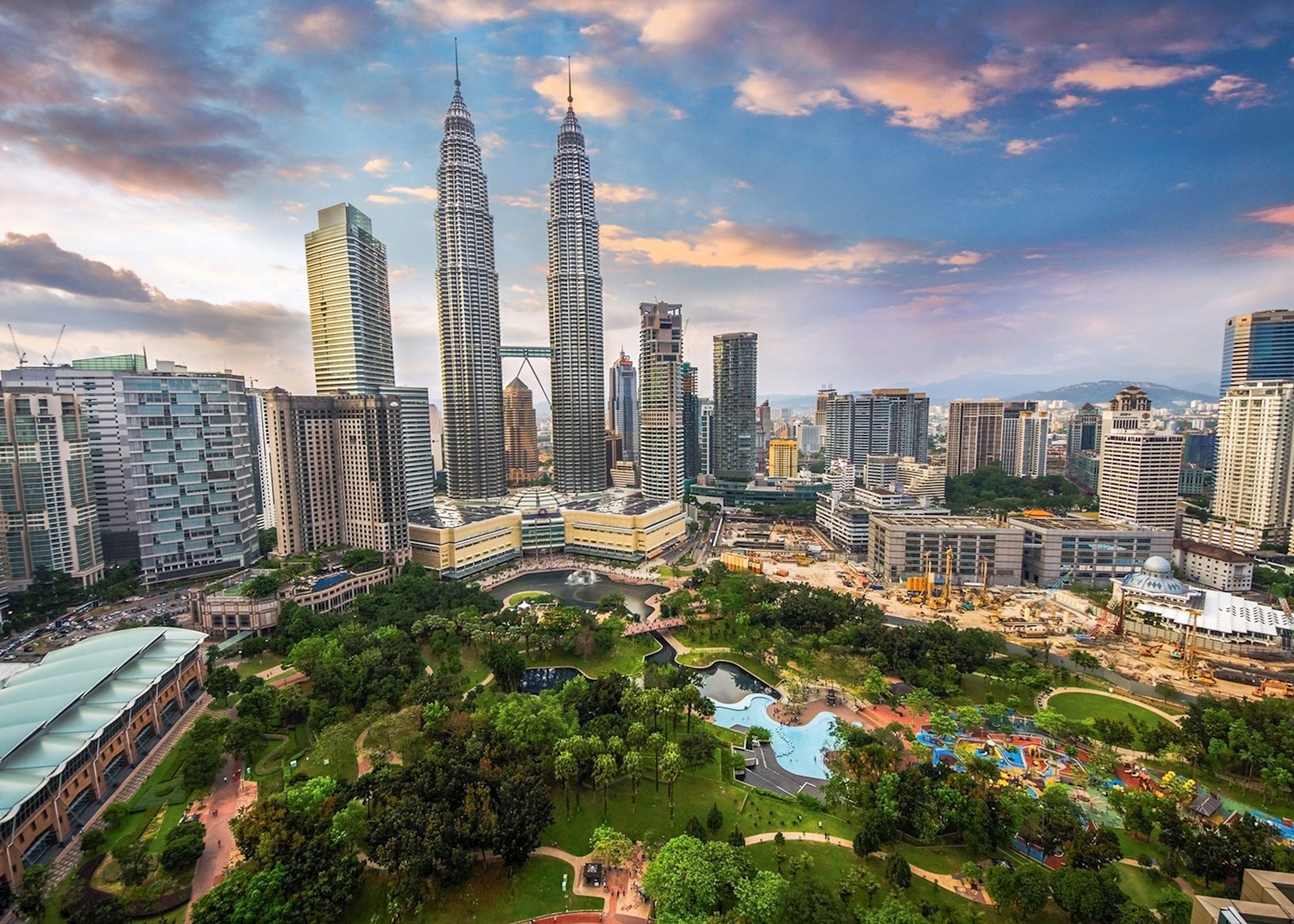 JOUR 2 - Kuala Lumpur · Tours Pétronas · Aquaria · Marché Central