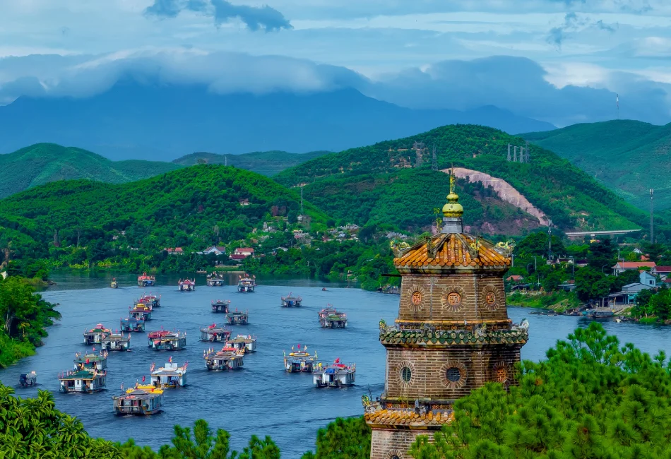 Le Vietnam Autrement — Entre Traditions, Rizières & Eaux Émeraude - Image 12